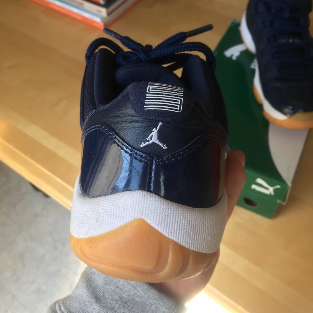 Jordan 11 Low Navy Gum Size 8.5